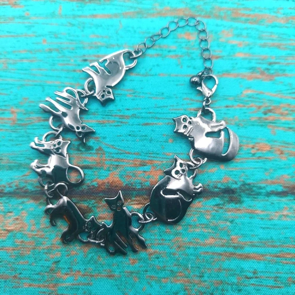 NWOT Gunmetal Tone Cat Charm Bracelet